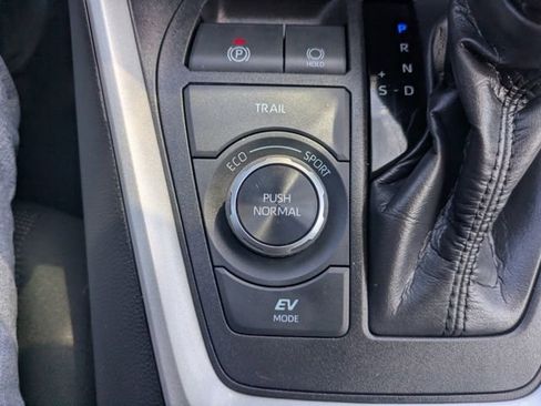 Used 2024 Toyota RAV4 LE AWD/4WD image 28
