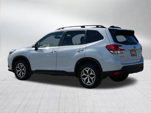 Used 2024 Subaru Forester Premium image 5