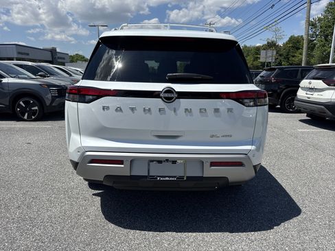 Certified 2025 Nissan Pathfinder SL AWD/4WD image 4