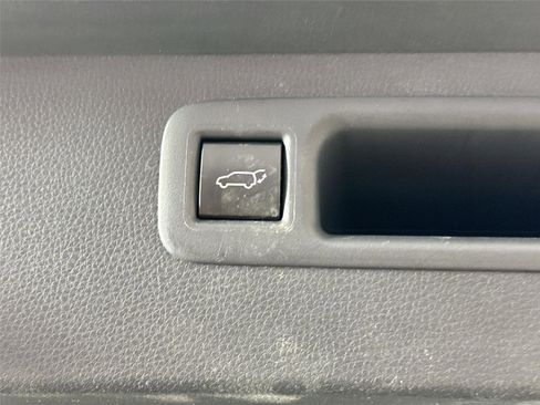 Certified 2023 Toyota Highlander XLE image 44