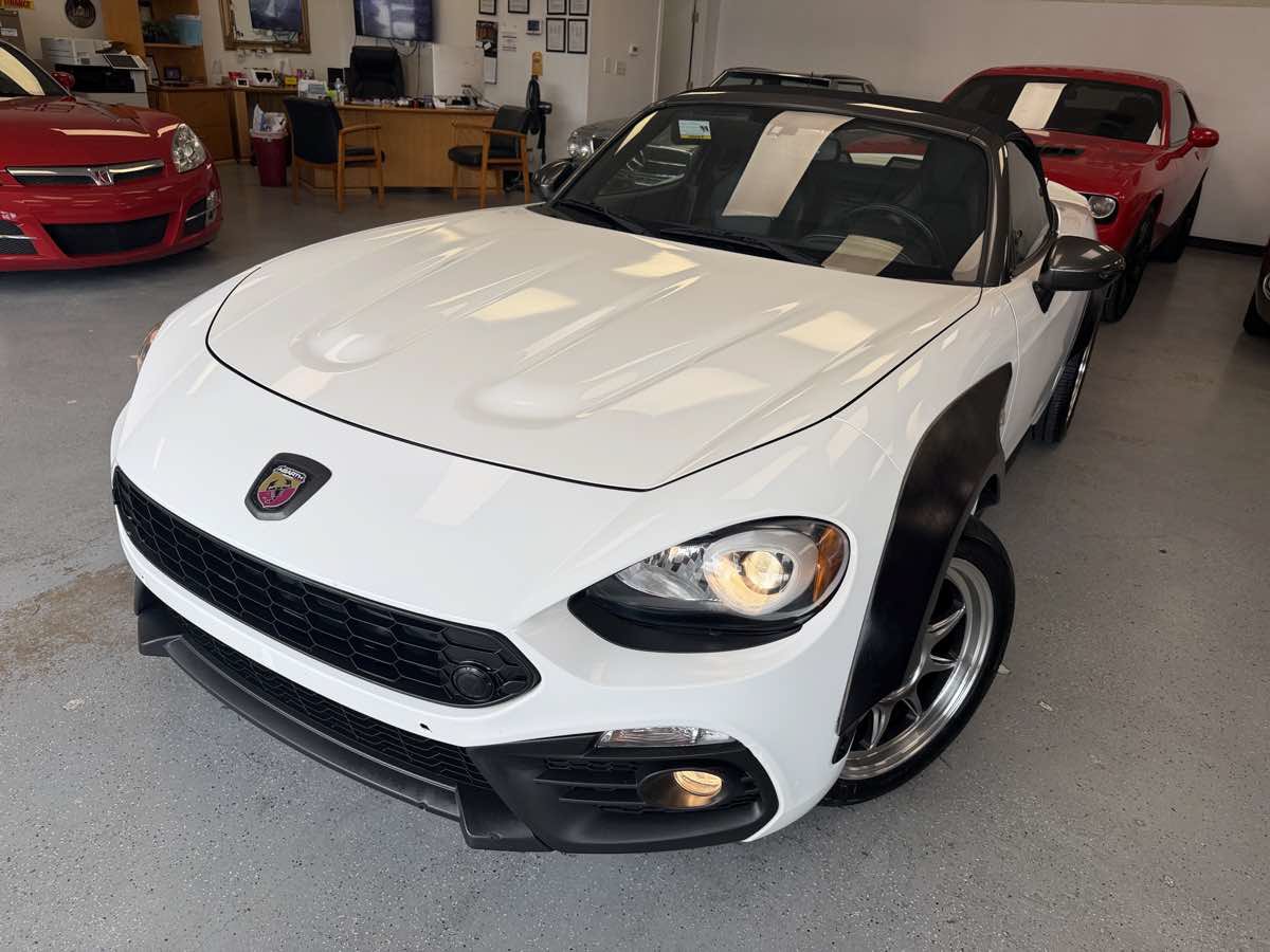 Used 2017 FIAT 124 Spider Abarth RWD image 12