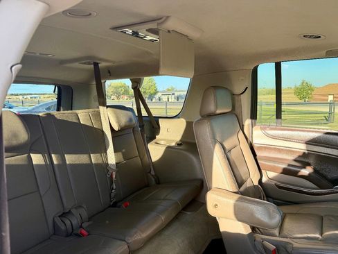 Used 2016 Chevrolet Suburban LT image 16