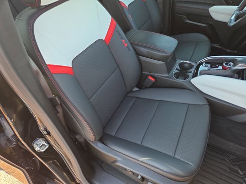 Used 2024 GMC Canyon AT4X image 16