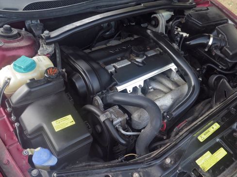 Used 2004 Volvo V70 image 32