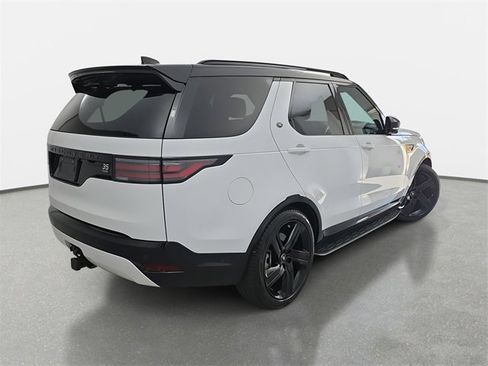 Used 2025 Land Rover Discovery Dynamic SE image 5