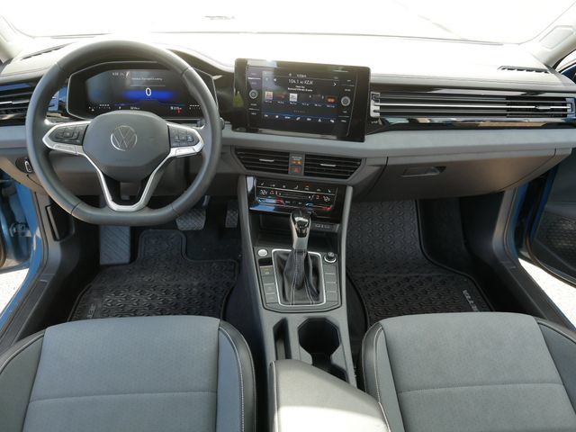 Certified 2025 Volkswagen Jetta SE FWD image 22