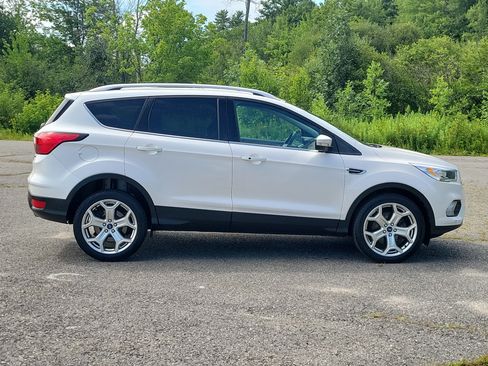 Used 2019 Ford Escape Titanium AWD/4WD image 4