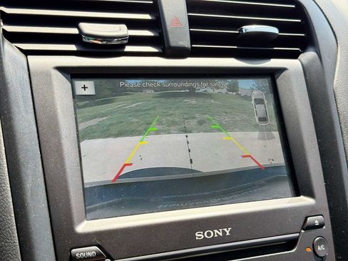 Used 2018 Ford Fusion Titanium FWD image 25