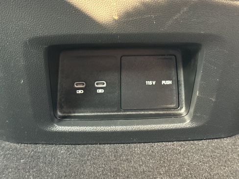 Used 2024 Volkswagen Atlas SE AWD/4WD image 28