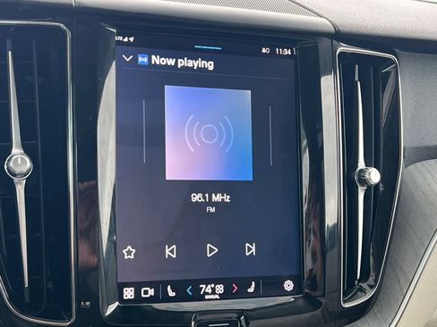 Used 2023 Volvo XC60 B5 Plus image 21