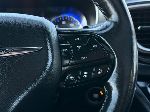 Used 2020 Chrysler Pacifica Touring-L w/ Advanced Safetytec Group image 32