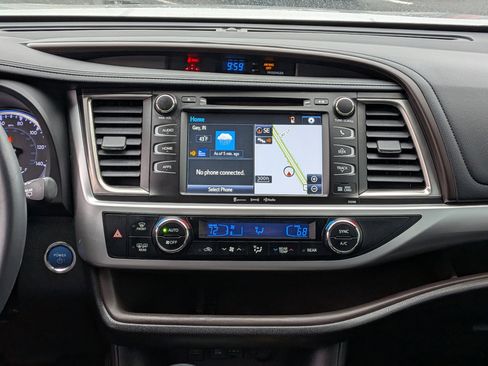 Used 2019 Toyota Highlander XLE image 30
