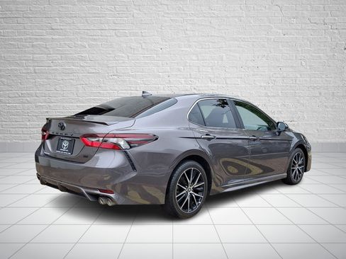 Used 2022 Toyota Camry SE w/ Carpet Mat Package (TMS) FWD image 6