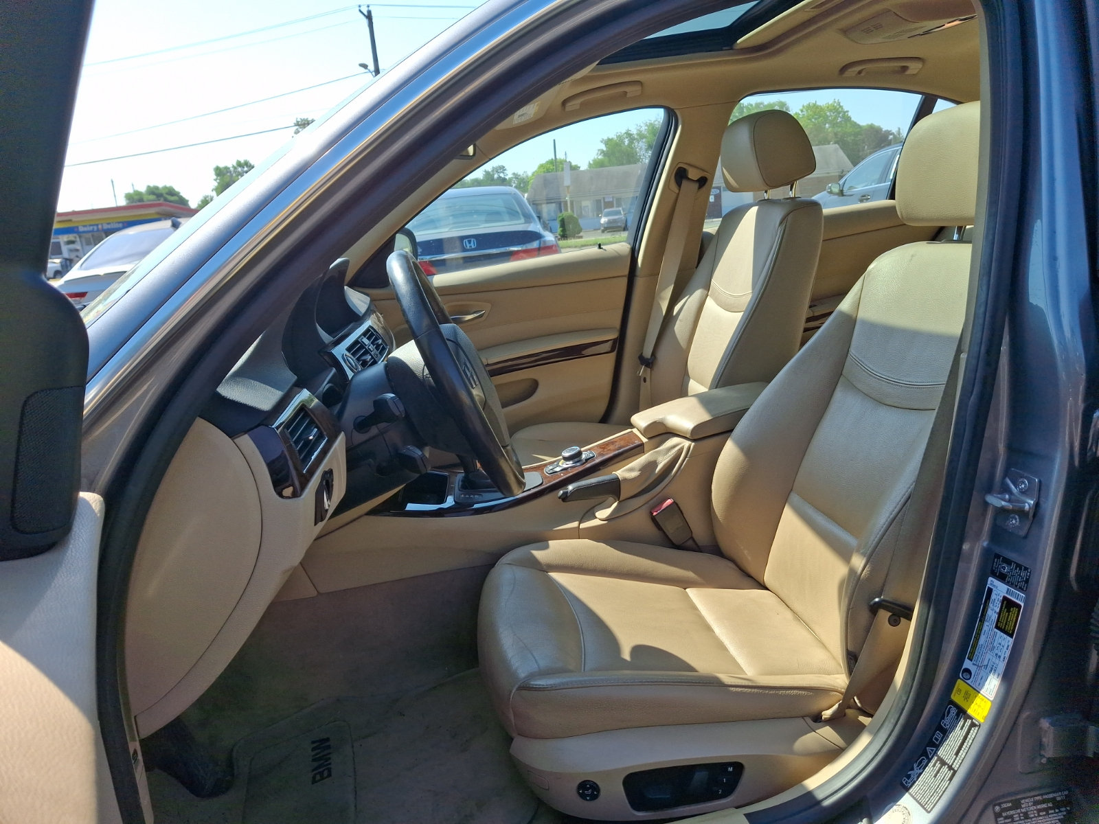 Used 2011 BMW 335i xDrive Sedan AWD/4WD image 12