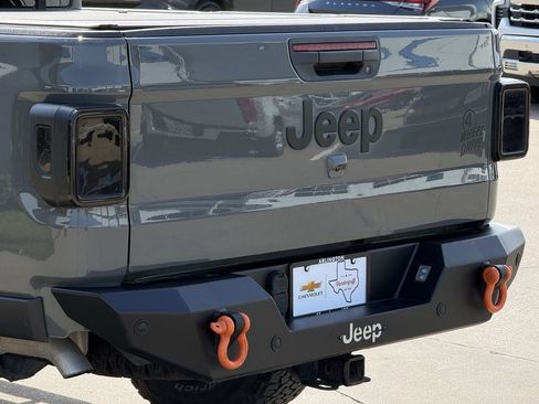 Used 2023 Jeep Gladiator Sport image 6