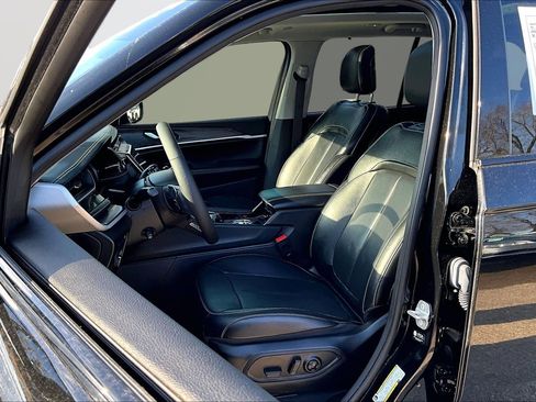 Used 2022 Jeep Grand Cherokee Limited 4xe w/ Luxury Tech Group II image 16