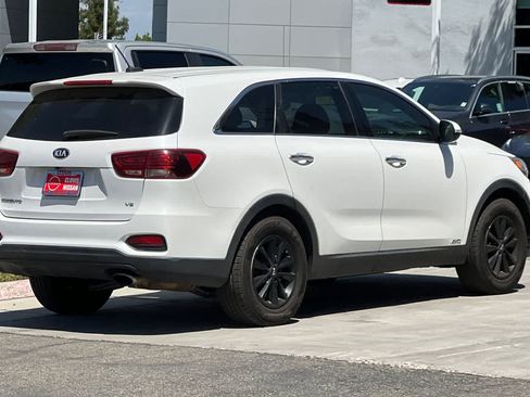 Used 2019 Kia Sorento AWD V6 image 3