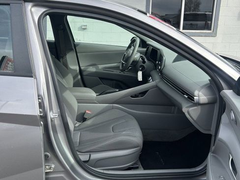 Used 2024 Hyundai Elantra SE image 11