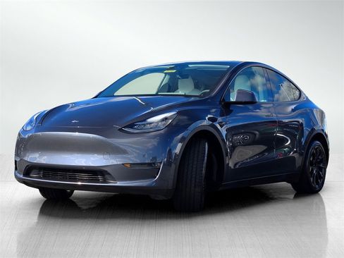 Used 2021 Tesla Model Y Long Range image 8