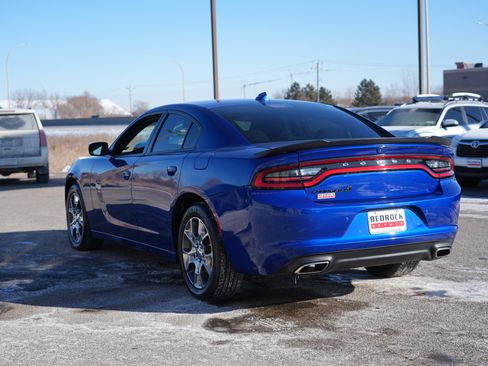 Used 2019 Dodge Charger SXT w/ Blacktop Package image 5