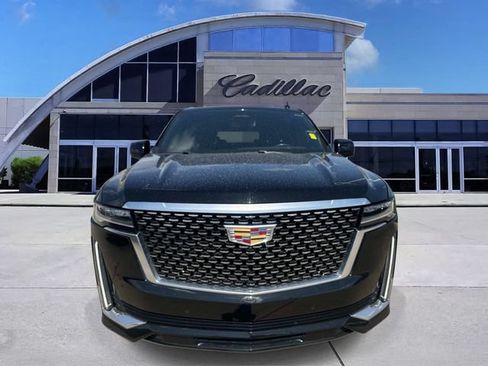 Used 2023 Cadillac Escalade Luxury RWD image 2