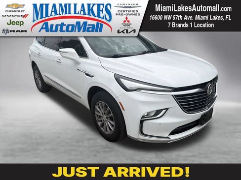 Used 2022 Buick Enclave Essence FWD image 1