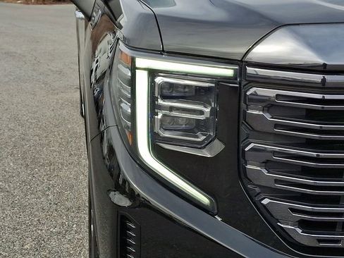 Used 2023 GMC Sierra 1500 Denali Ultimate image 9