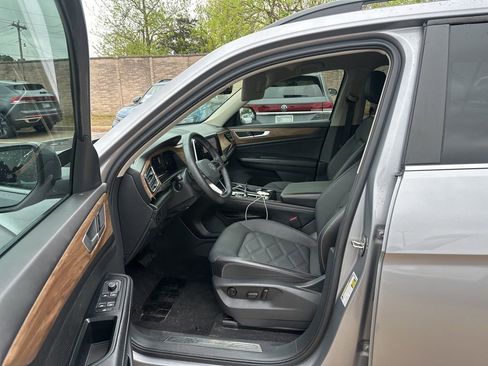 Used 2024 Volkswagen Atlas SE w/ Black Wheel Package AWD/4WD image 10