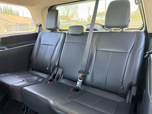 Used 2024 Ford Expedition XLT image 31