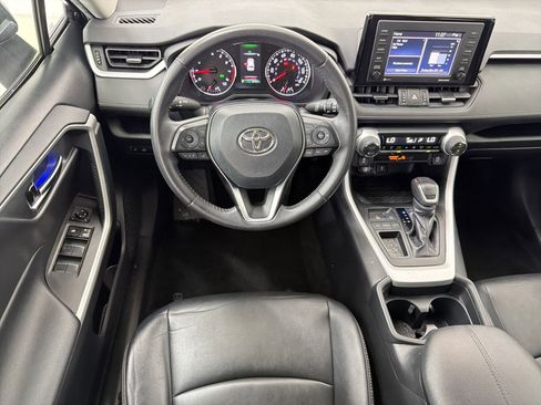 Used 2020 Toyota RAV4 XLE Premium FWD image 4