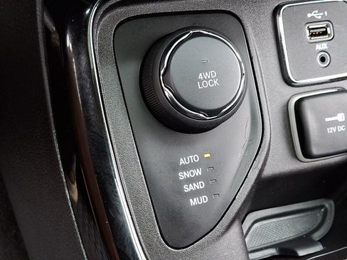 Used 2020 Jeep Compass Latitude image 24