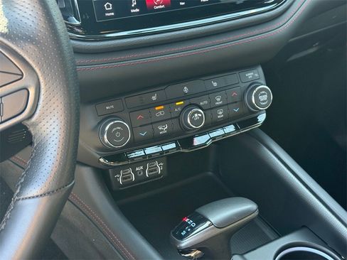 Used 2025 Dodge Durango GT image 16