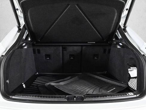 Used 2021 Porsche Macan image 6