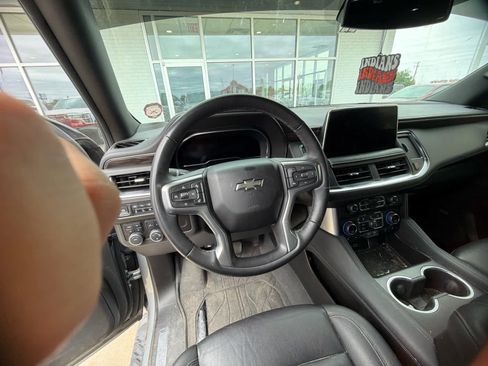 Used 2024 Chevrolet Tahoe Z71 w/ Luxury Package AWD/4WD image 29