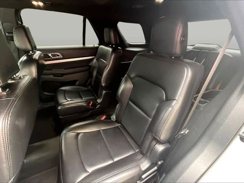 Used 2019 Ford Explorer XLT w/ Equipment Group 202A FWD image 21