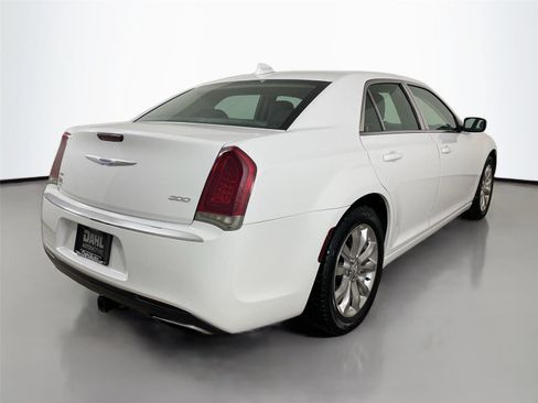 Used 2018 Chrysler 300 Touring image 7