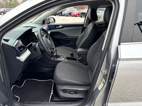 Used 2024 Volkswagen Taos SE image 38