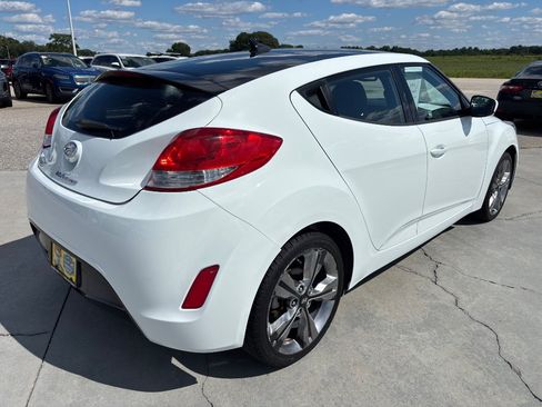 Used 2016 Hyundai Veloster w/ Option Group 02 FWD image 4