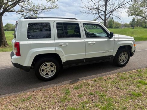 Used 2016 Jeep Patriot Sport w/ Power Value Group image 9