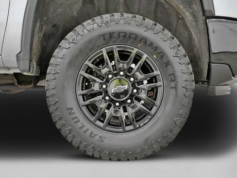 Used 2024 Chevrolet Silverado 2500 ZR2 w/ Technology Package AWD/4WD image 35