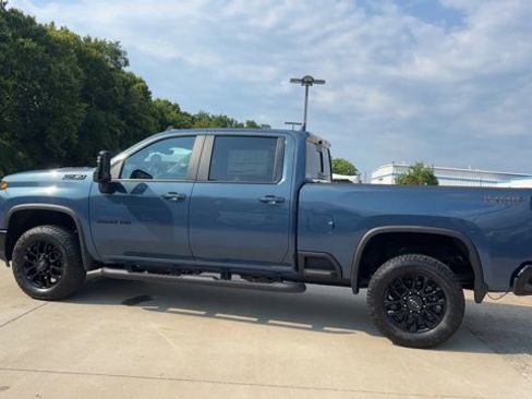 Used 2025 Chevrolet Silverado 2500 LT w/ Trail Boss Package AWD/4WD image 6