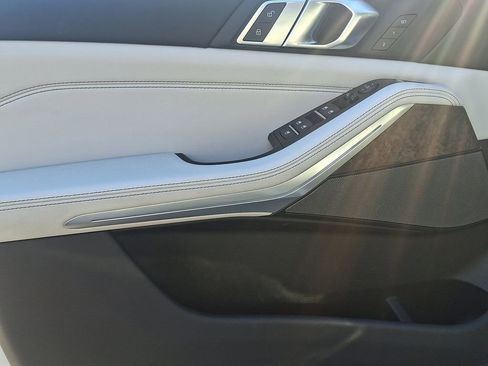 Used 2024 BMW X5 sDrive40i w/ Premium Package image 13