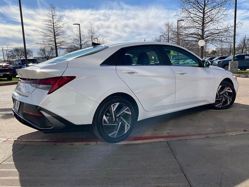 Used 2025 Hyundai Elantra Limited image 6