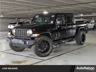 Used 2025 Jeep Gladiator Sport video 1