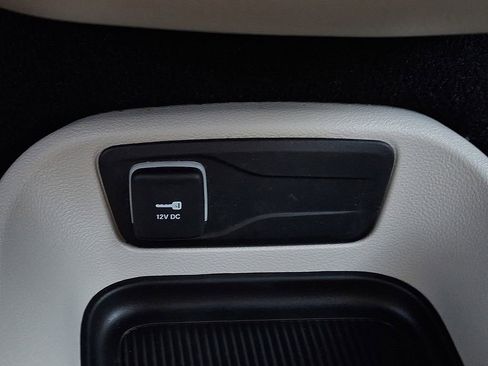 Used 2024 Chrysler Pacifica Touring-L image 26