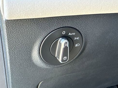 New 2025 Volkswagen Taos SE image 37