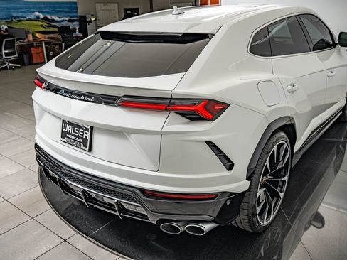 Used 2022 Lamborghini Urus AWD/4WD image 21
