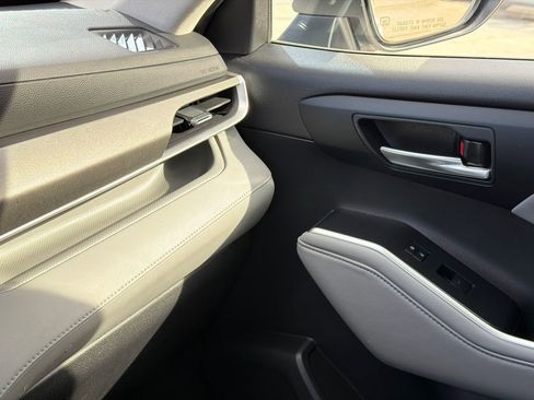 Used 2022 Toyota Highlander XLE image 33