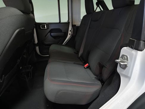Used 2025 Jeep Wrangler Unlimited Rubicon AWD/4WD image 7