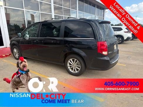 Used 2018 Dodge Grand Caravan SXT FWD image 3